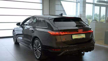 AUDI S6 Avant e-tron