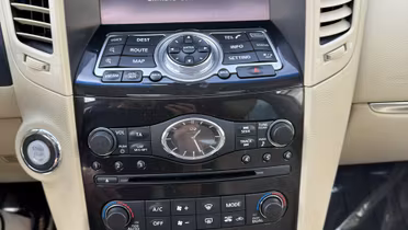 INFINITI QX70