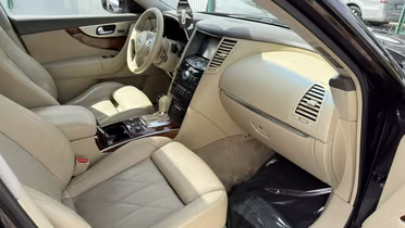 INFINITI QX70