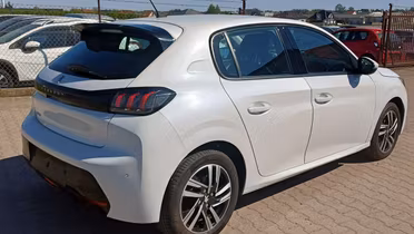 PEUGEOT 208
