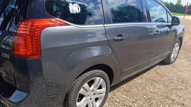 PEUGEOT 5008
