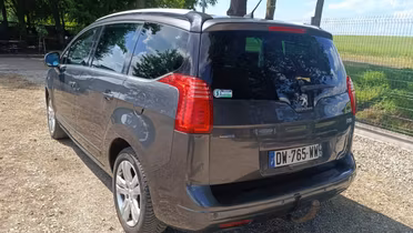 PEUGEOT 5008