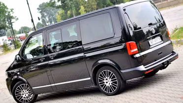 VOLKSWAGEN Multivan