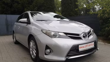 TOYOTA Auris