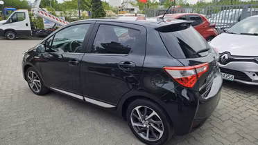 TOYOTA Yaris