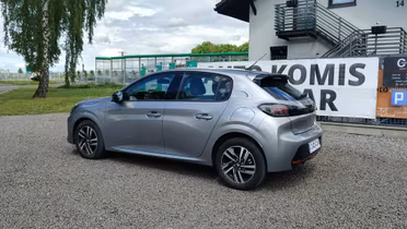 PEUGEOT 208