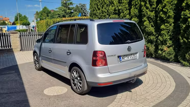 VOLKSWAGEN Touran