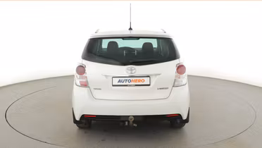 TOYOTA Verso