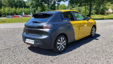 PEUGEOT 208