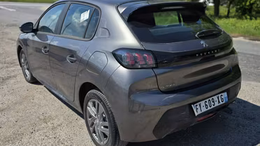 PEUGEOT 208