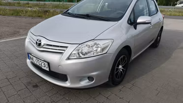 TOYOTA Auris