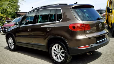 VOLKSWAGEN Tiguan