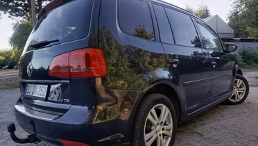 VOLKSWAGEN Touran