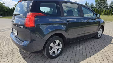 PEUGEOT 5008