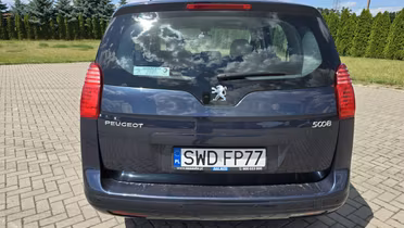 PEUGEOT 5008