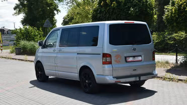 VOLKSWAGEN Multivan