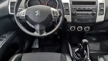PEUGEOT 4007