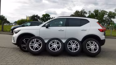 VOLVO XC40