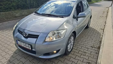 TOYOTA Auris