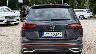 VOLKSWAGEN Tiguan