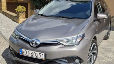 TOYOTA Auris