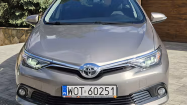 TOYOTA Auris
