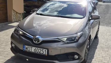 TOYOTA Auris