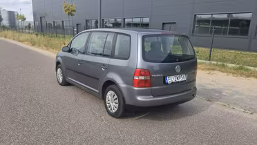 VOLKSWAGEN Touran