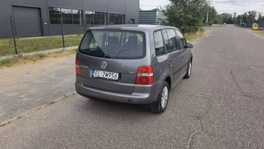 VOLKSWAGEN Touran