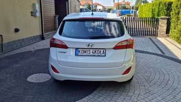 HYUNDAI i30
