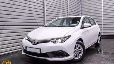 TOYOTA Auris