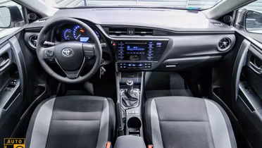 TOYOTA Auris