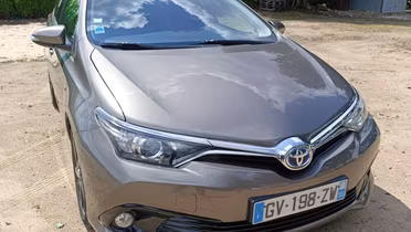 TOYOTA Auris