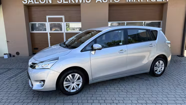 TOYOTA Verso