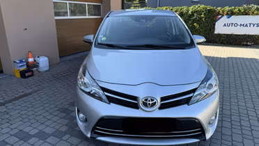 TOYOTA Verso