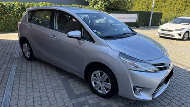 TOYOTA Verso