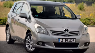TOYOTA Verso