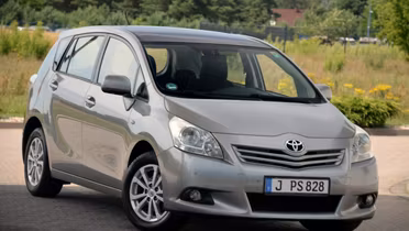 TOYOTA Verso