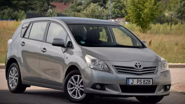 TOYOTA Verso