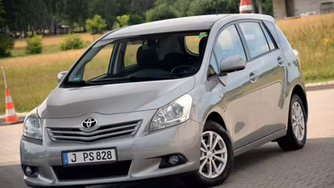 TOYOTA Verso