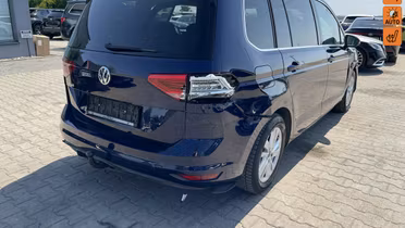 VOLKSWAGEN Touran