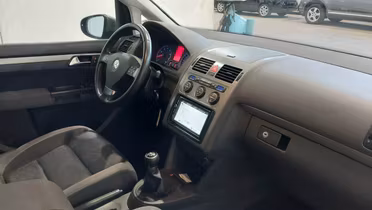 VOLKSWAGEN Touran