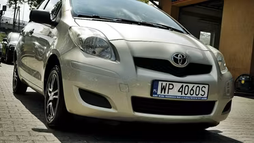 TOYOTA Yaris
