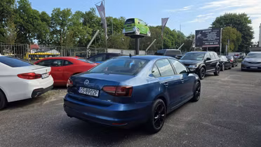 VOLKSWAGEN Jetta