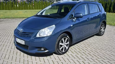 TOYOTA Verso