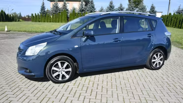 TOYOTA Verso