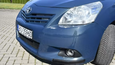 TOYOTA Verso