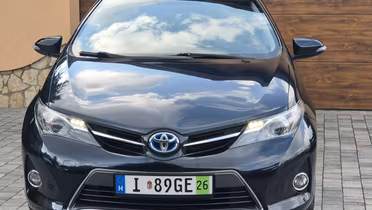 TOYOTA Auris