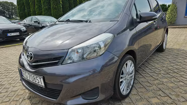 TOYOTA Yaris