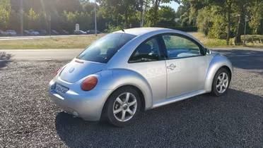 VOLKSWAGEN New Beetle